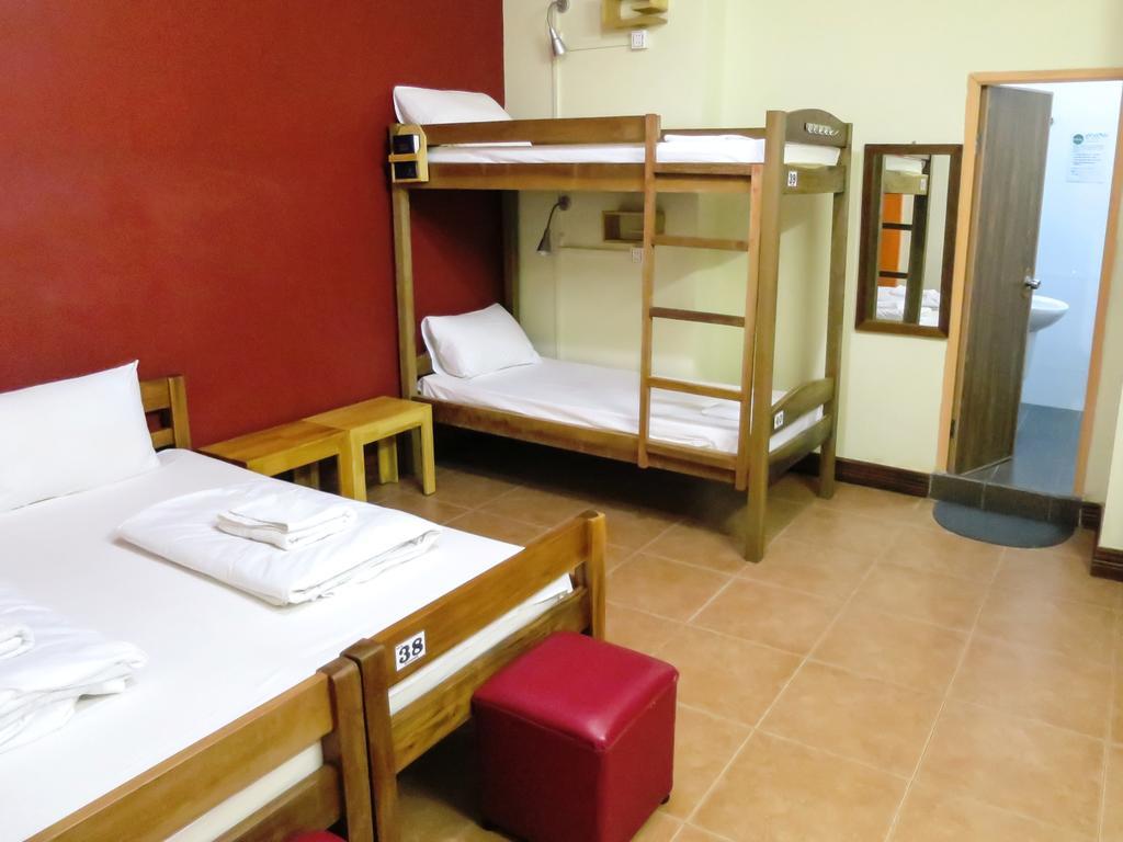 Envoy Hostel Phnom Penh Exterior photo